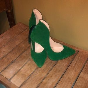 Velvet green heels with tassel on the back.